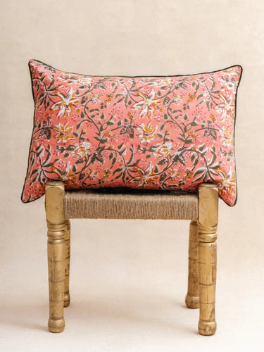Kissenbezug Leyli Rose in handwerklichem Blockdruck, handgefertigt in Jaipur - Kirane