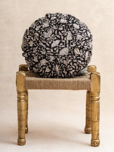 Runder Kissenbezug - Lotus Noir, Kissenbezug in handwerklichem Blockdruck, handgefertigt in Jaipur - Kirane