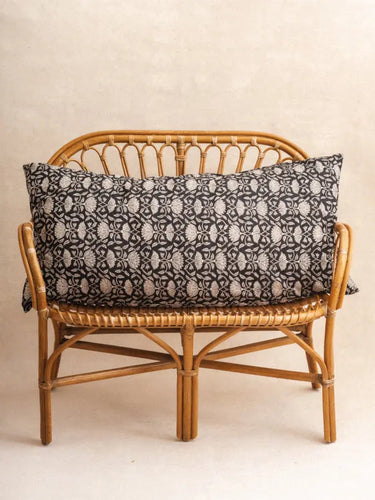 Riesenkissenbezug - Lotus Noir - XL 110x55cm, in handwerklichem Blockdruck, handgefertigt in Jaipur - Kirane