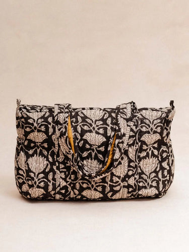 24h-Tasche - Gesteppt - Lotus Noir in gestepptem Baumwoll-Blockdruck, handgefertigt in Jaipur - Kirane