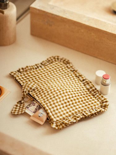 Detail of the Ruffle & Topstitch pouch pattern printed with plant-based pigments - Kirane