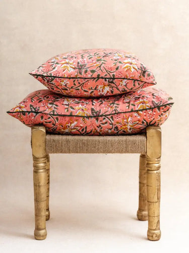 Kissenbezug Leyli Rose, Detail des floralen rosa Blockdruckmotivs