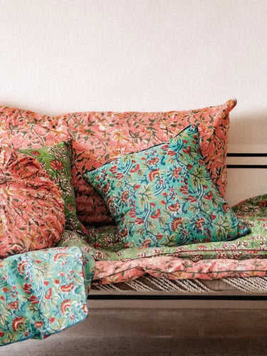 Funda de Cojín Gigante - Leyli Rose - XL 110x55cm, detalle del motivo block print impreso a mano