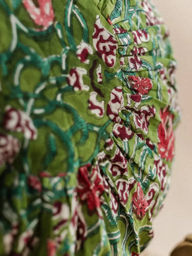 Funda de Cojín Redonda - Hara Vert, detalle del motivo block print impreso a mano