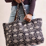Bolso acolchado Lotus Noir en algodón block print artesanal, hecho a mano en Jaipur - Kirane