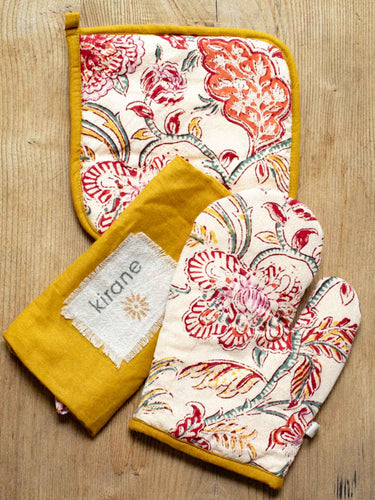 Ofenhandschuh Neiroli, Detail des handgedruckten floralen Blockdruckmotivs