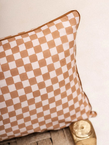 Kissenbezug Damier Pétale & Café, Detail des zweifarbigen Damier-Blockdruckmotivs