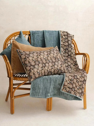 Kissenbezug Khadi - Bleu Brume - 45x45cm, Dekorations-Inszenierung Boho-Interieur