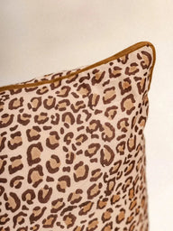 Housse de coussin Léopard Fauve 45×45 cm en block print artisanal, fait main à Jaipur - Kirane