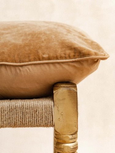 Funda de Cojín - Velours Beige Sable, detalle de la textura suave del terciopelo
