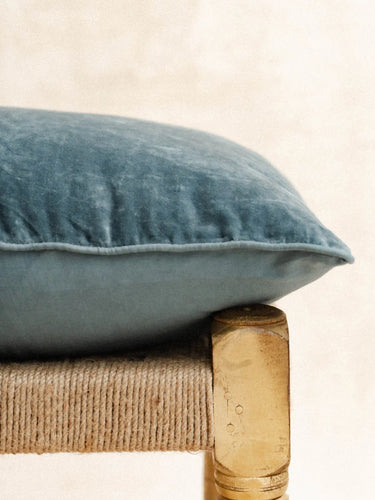 Kissenbezug - Velours Bleu Brume, Detail der weichen Samt-Textur