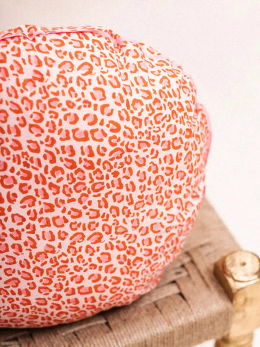 Runder Kissenbezug - Léopard Bonbon, Detail des handgedruckten Blockdruckmotivs