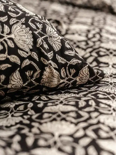 Juego de cama - Funda nórdica y fundas de almohada - Lotus Noir, detalle del motivo block print impreso a mano
