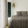 Juego de cama - Funda nórdica y fundas de almohada - Lotus Noir en algodón block print artesanal, hecho a mano en Jaipur - Kirane