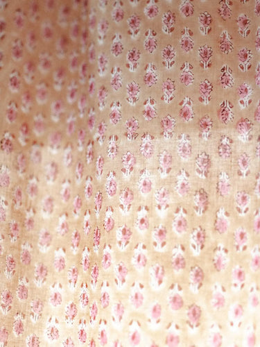 Cortina - Juliette - 110x270cm, detalle del motivo impreso a mano con sello de madera