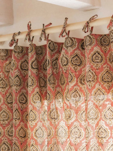 Cortina - Sari - 110x270cm, detalle del motivo impreso a mano con sello de madera